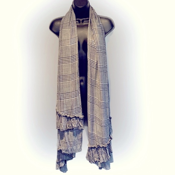 2/$12 Betsy Johnson Wrap Carf - Picture 3 of 3